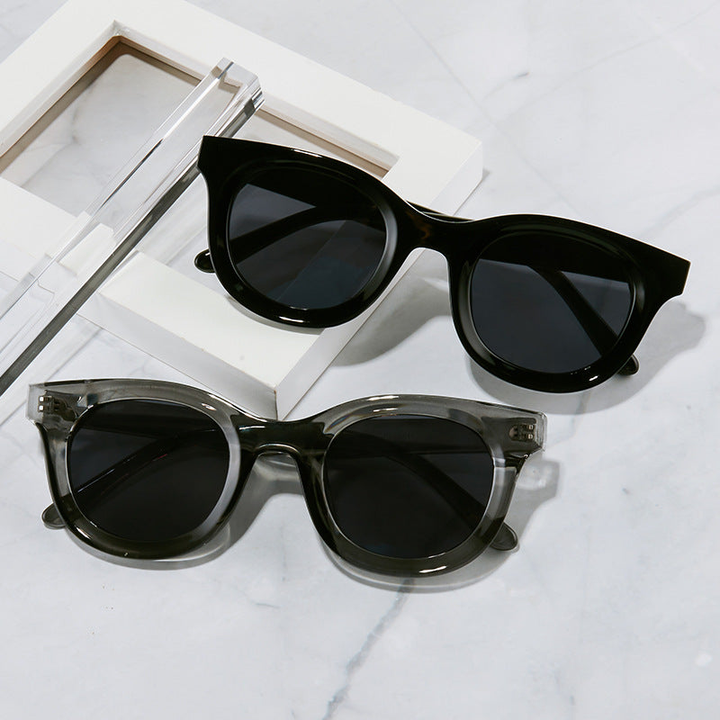 Calanovella Retro Classic Tortoiseshell Thick Frame Round Cat Eye Sunglasses Women Men Unisex Vintage Trendy Sun Glasses UV400