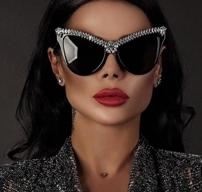 Calanovella Stylish Oversized Cat Eye Crystal Diamond Rhinestones Sunglasses UV400