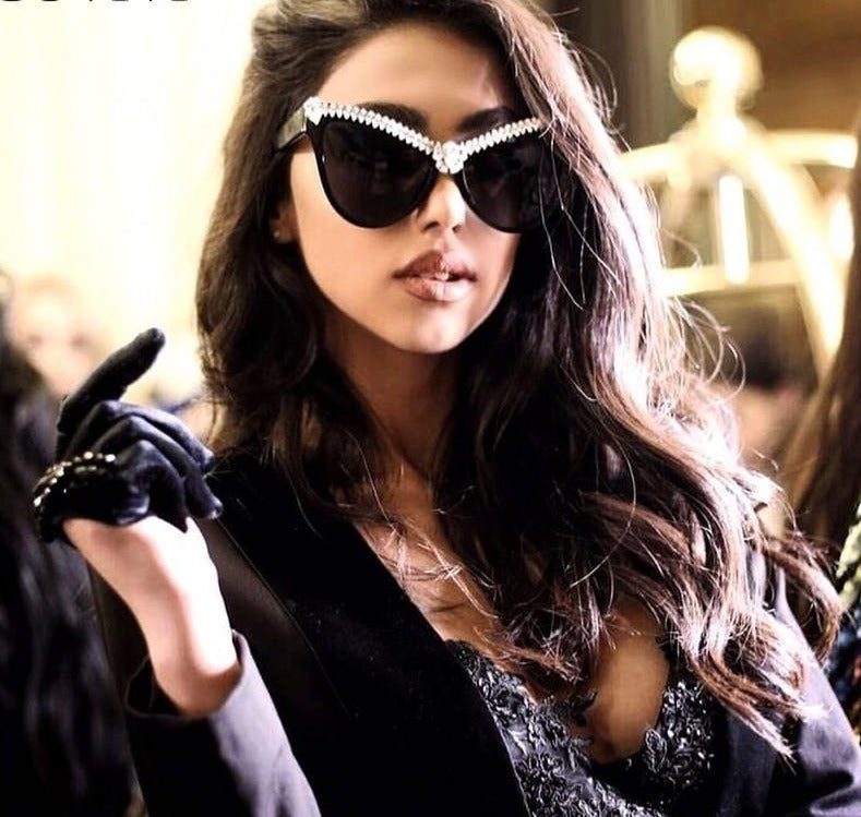 Calanovella Stylish Oversized Cat Eye Crystal Diamond Rhinestones Sunglasses UV400
