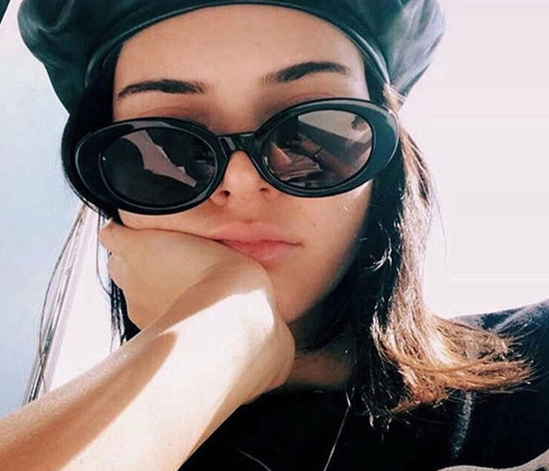 Calanovella New Women's Retro Oval Sunglasses Transparent Gradient Small Frame Fashion Sun Glasses UV400