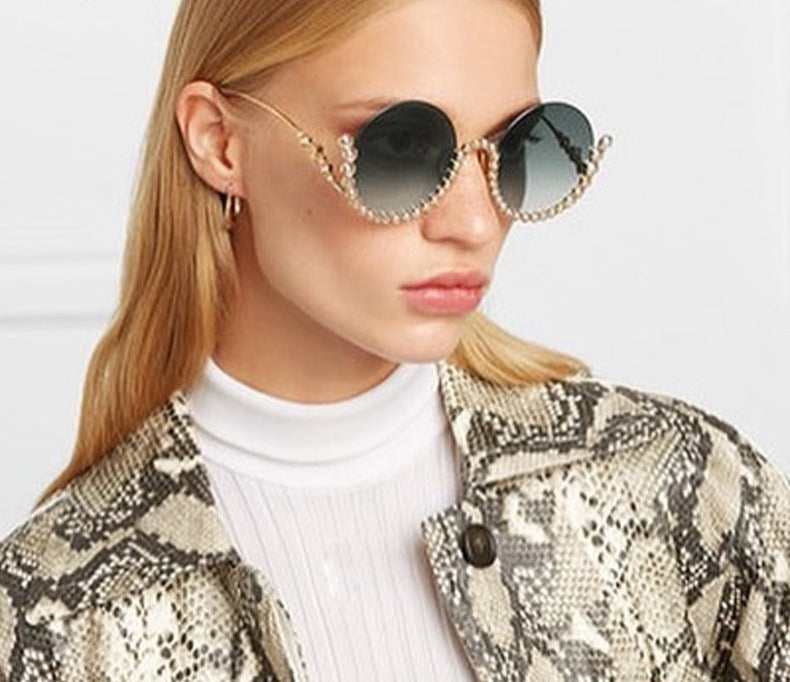 Calanovella Vintage Round Diamond Sunglasses Women New Luxury Women Oval Crystal Retro Glasses Fashion Rhinestone Shades Eyewear UV400