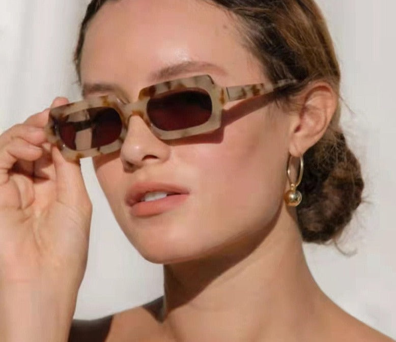 Calanovella Retro Rectangle Sunglasses Women Vintage Small Square Sun Glasses Men UV400 Shades Ladies Classical Fashion Eyewear Gafas De Sol
